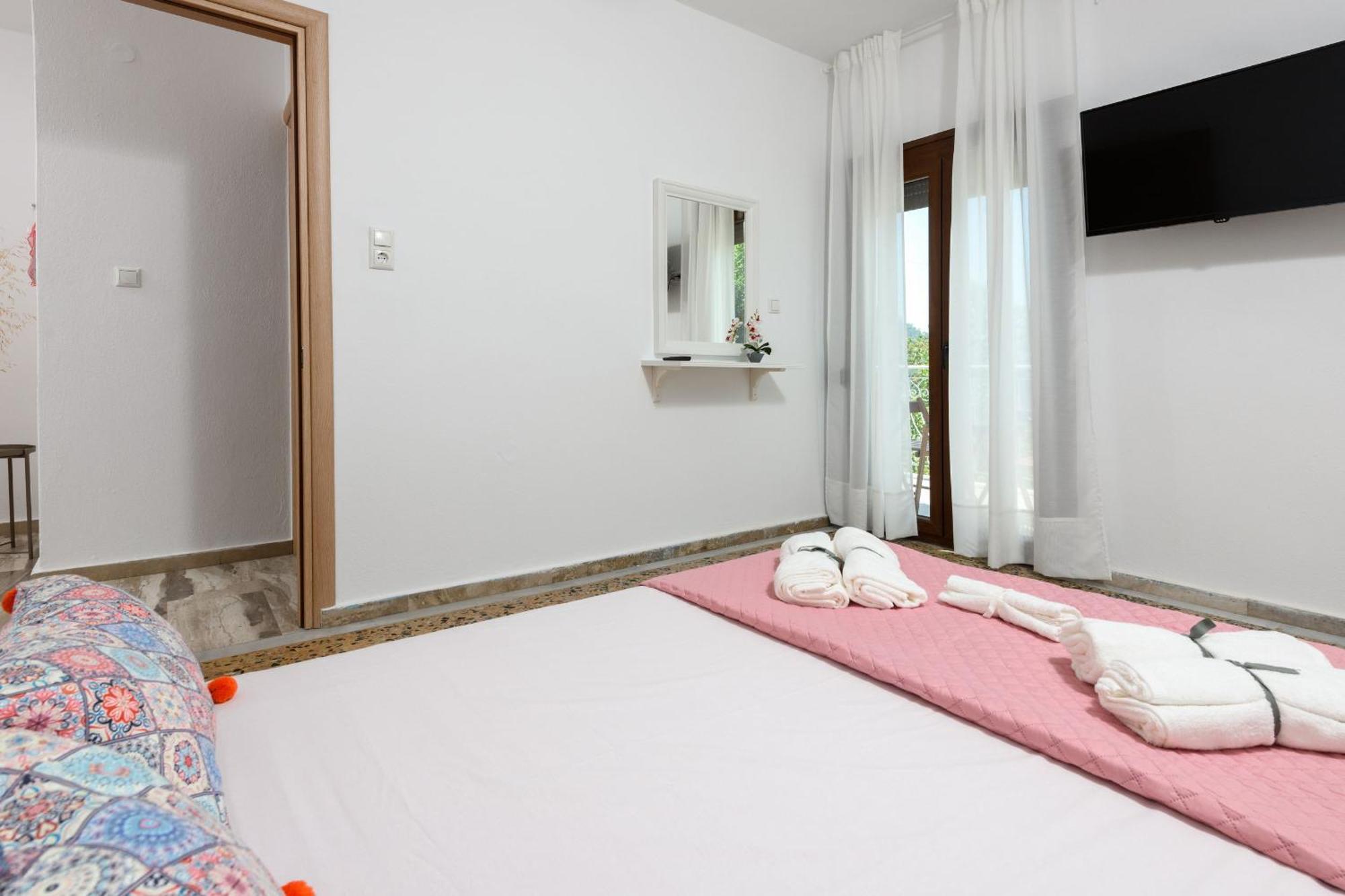 Whitegold Apartments Panagia 파나이아 외부 사진