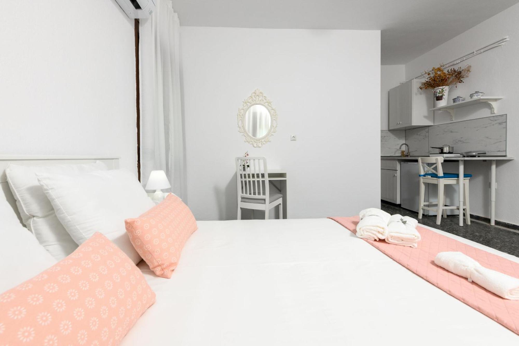 Whitegold Apartments Panagia 파나이아 객실 사진